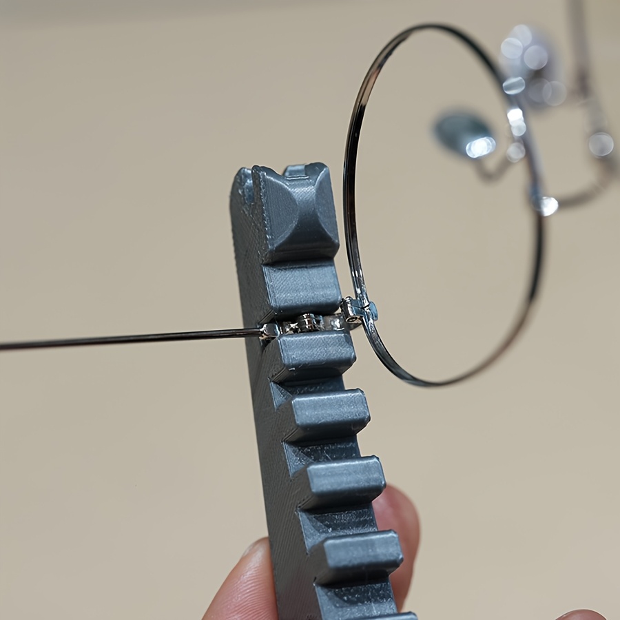 Multifunctional Glasses Adjust - Multi Tool Plier recensione e prezzo